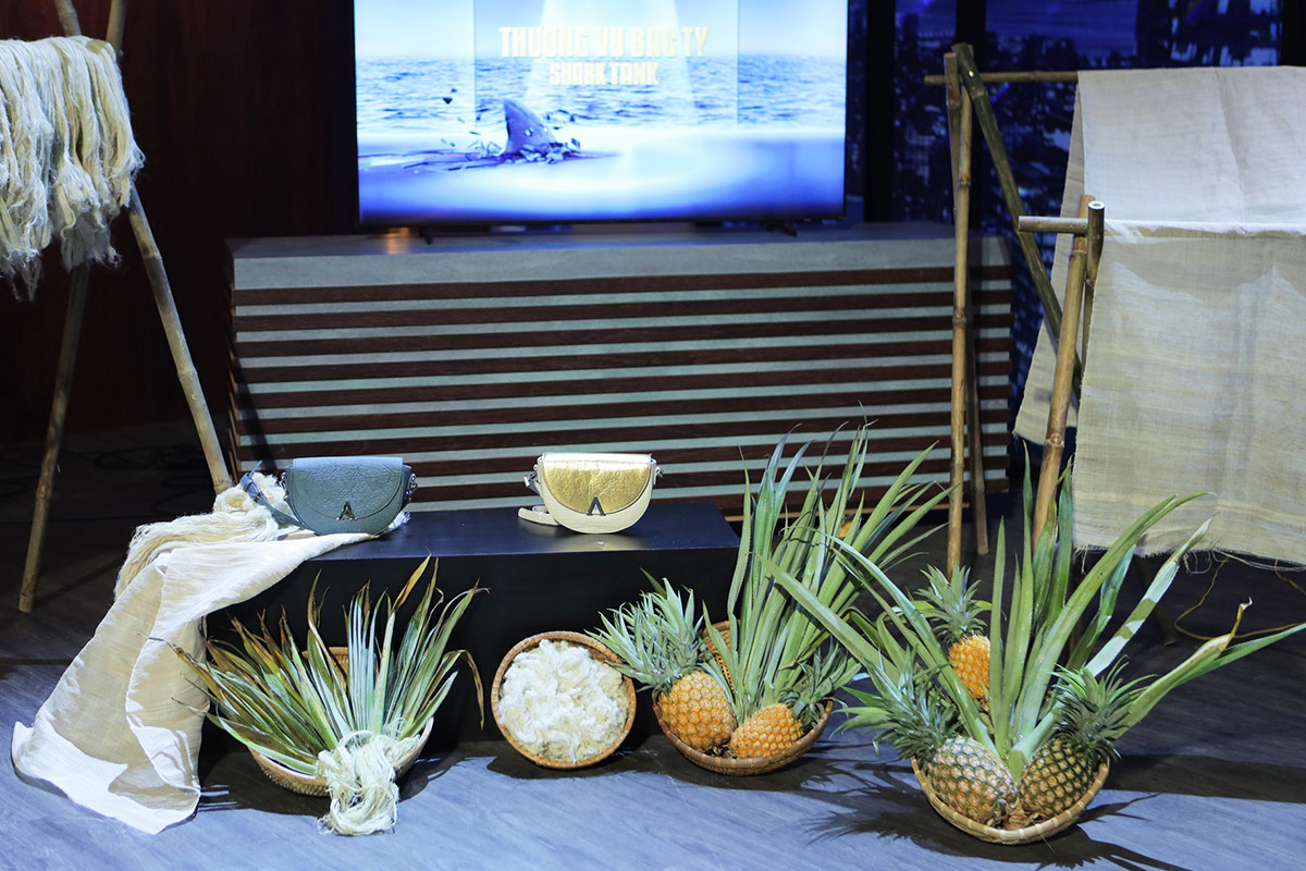 Develop technology to help turn pineapple leaves into fabric fibers